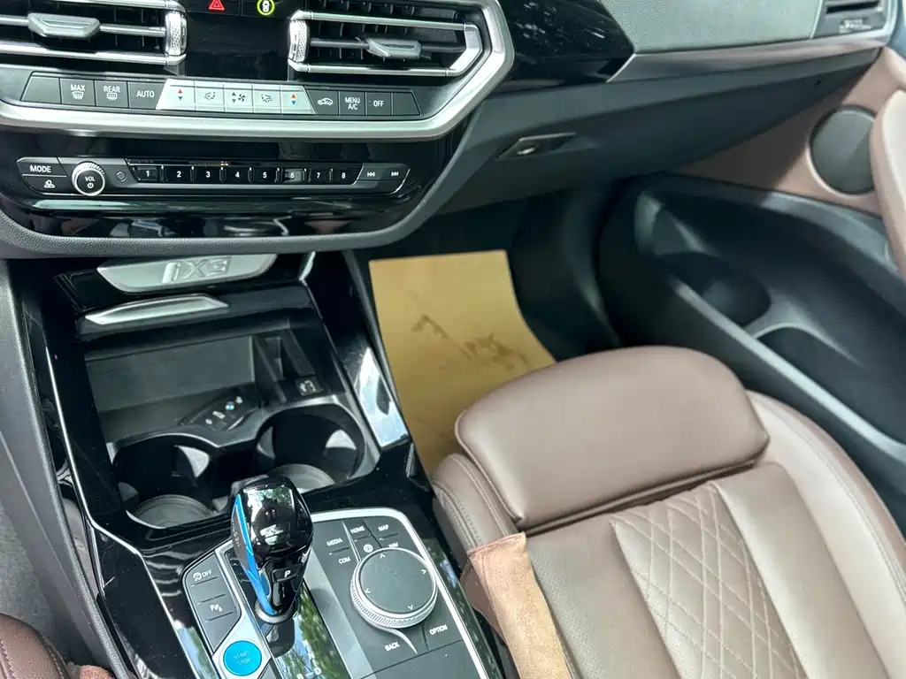 BMW iX3 — миниатюра 11