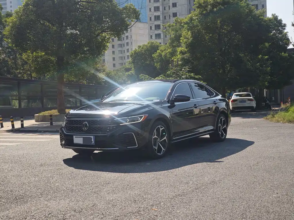 Volkswagen Passat 2023 330TSI Luxury