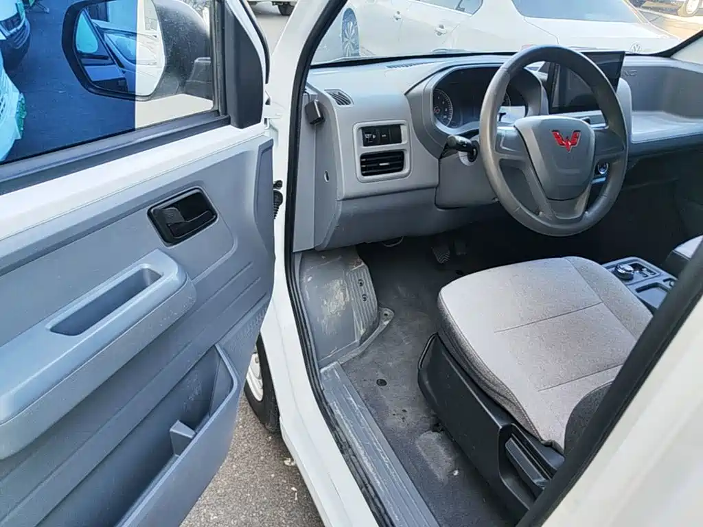Wuling Yangguang — миниатюра 16