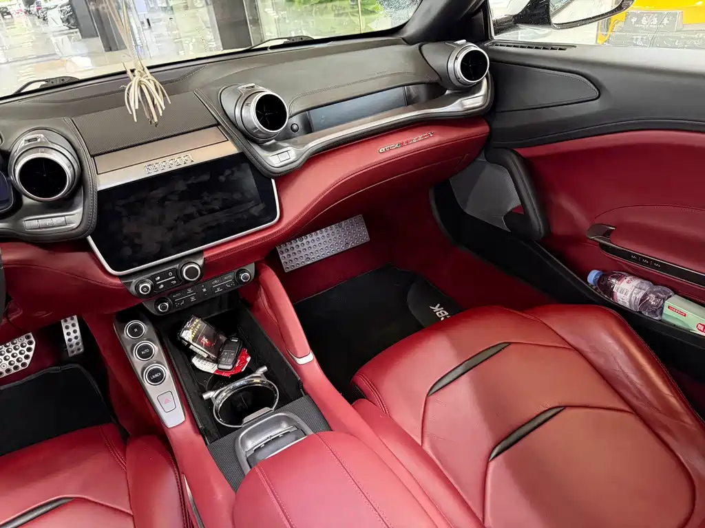 Ferrari GTC4Lusso — миниатюра 10