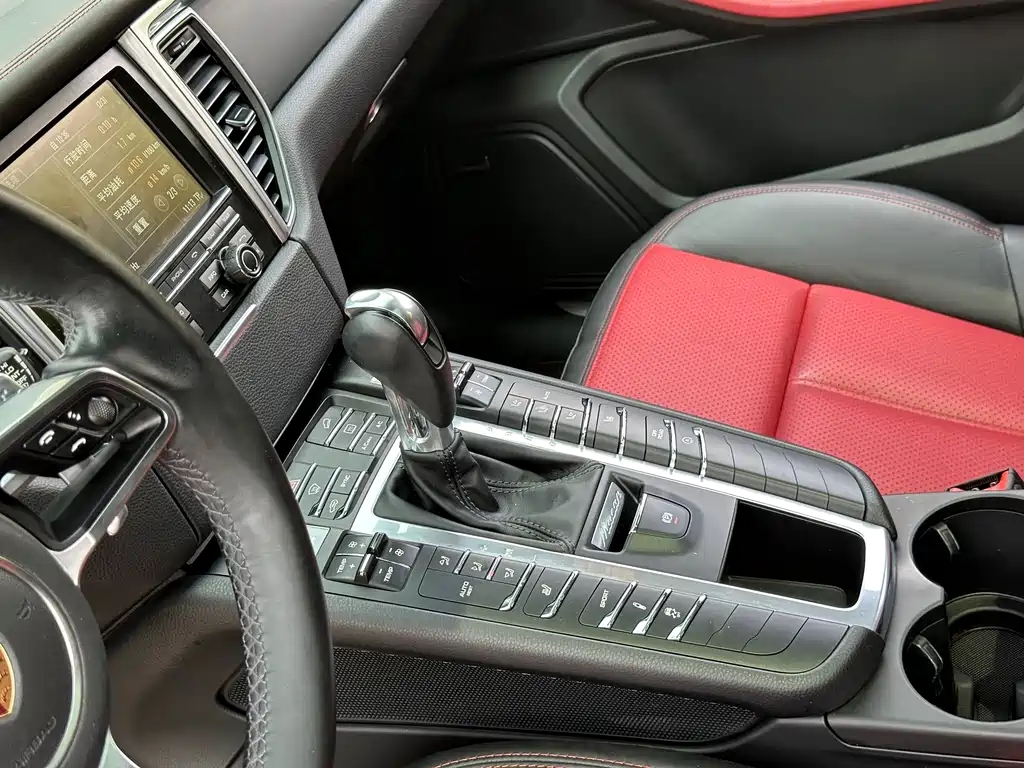 Porsche Macan — миниатюра 6