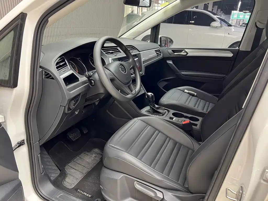 Volkswagen Touran — миниатюра 12