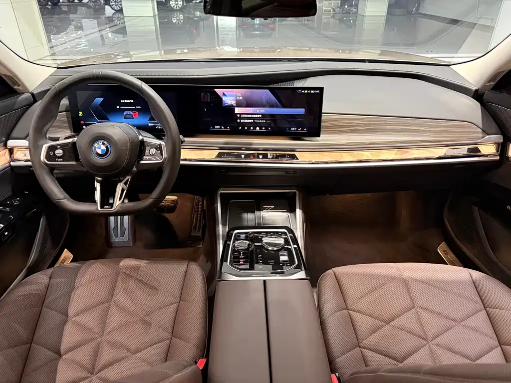 BMW I7