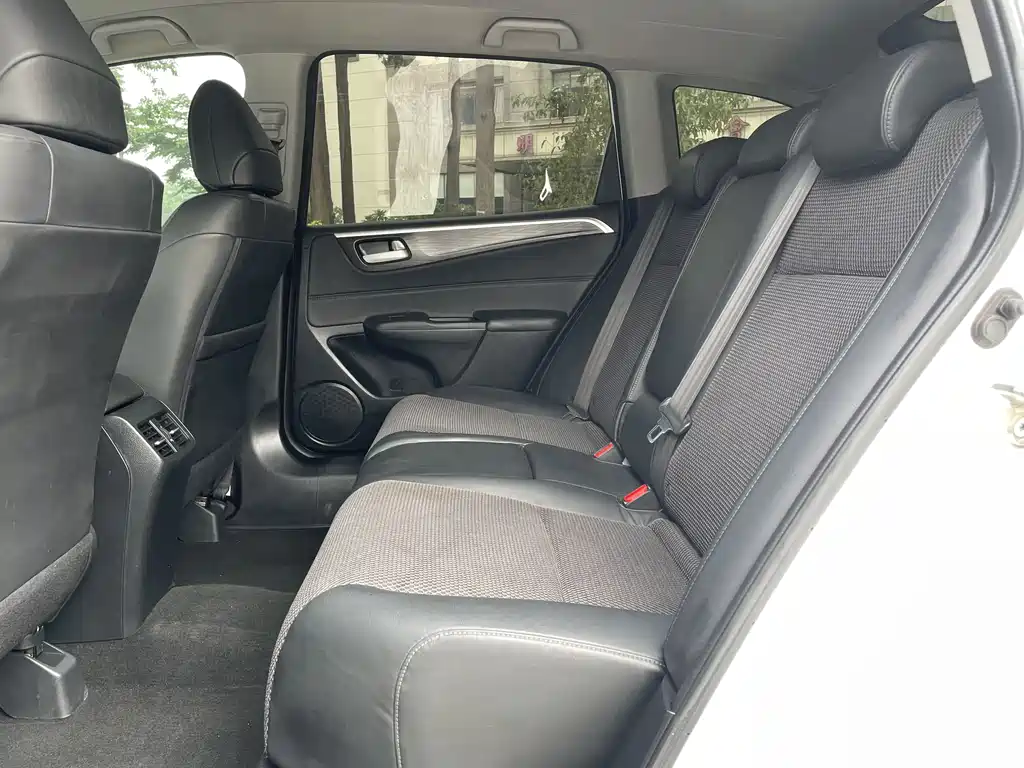 Honda Jade 2013 1.8L AT Comfort 5 мест