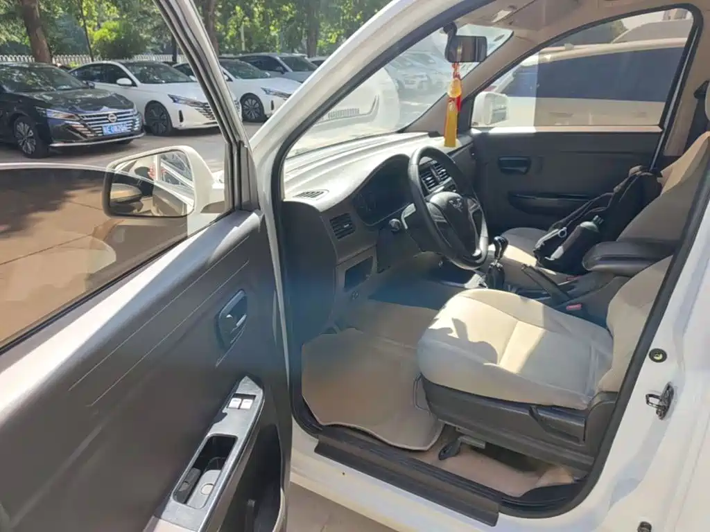 Wuling Rongguang V — миниатюра 16