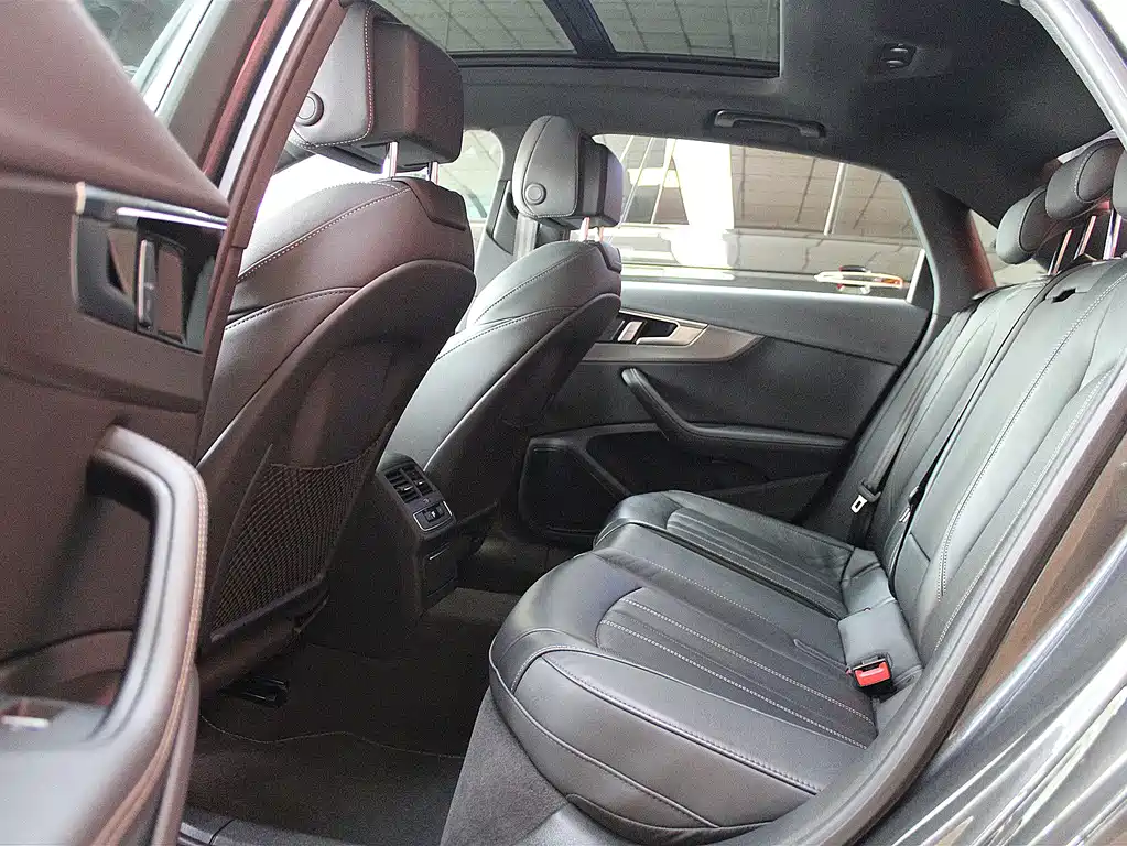 Audi A4L 2024 40 TFSI quattro RS
