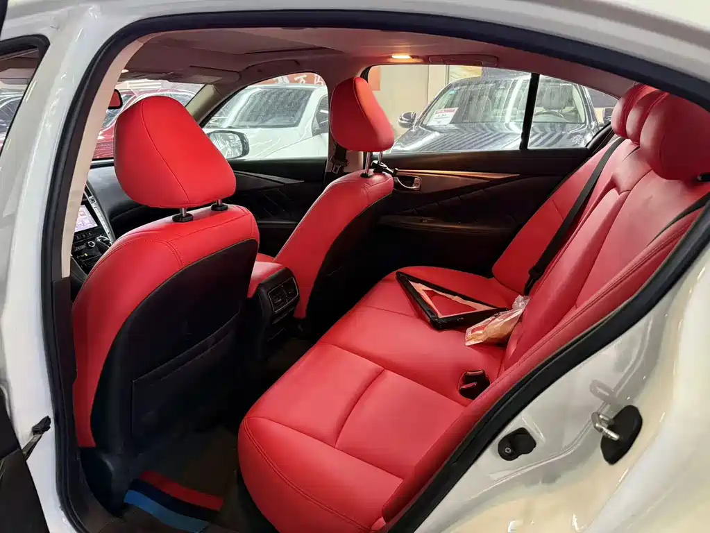 Infiniti Q50 2014 3.7L Comfort