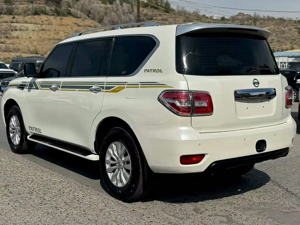 Nissan Patrol — миниатюра 7