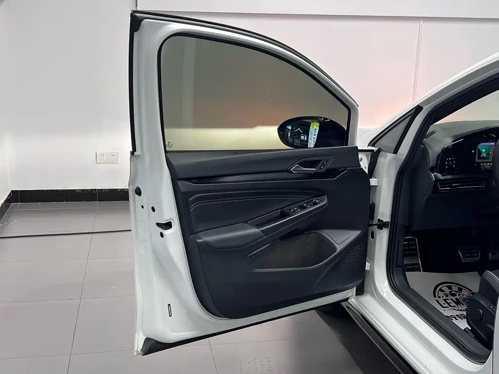 Volkswagen Golf — миниатюра 25