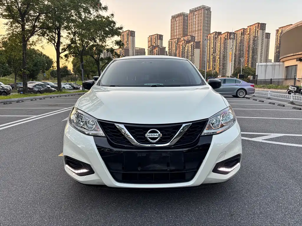 Nissan Tiida — миниатюра 2
