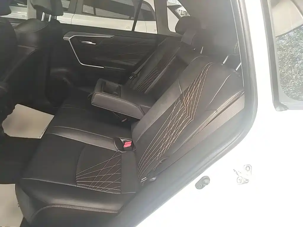 Toyota RAV4 — миниатюра 17