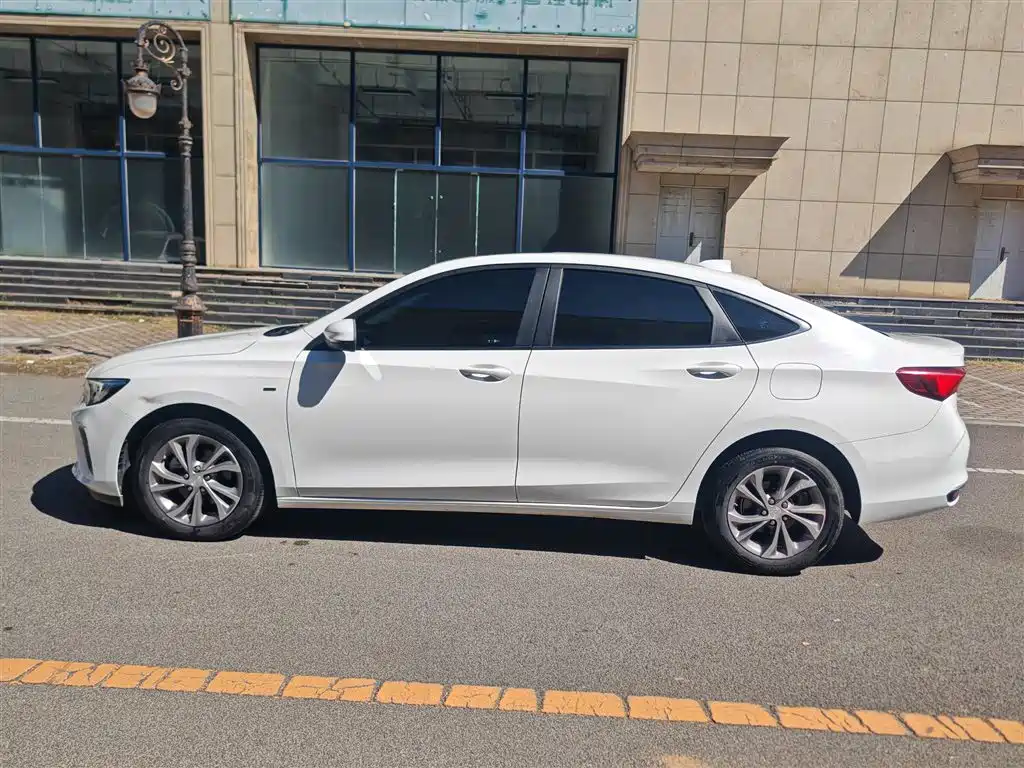 Buick Verano — миниатюра 7