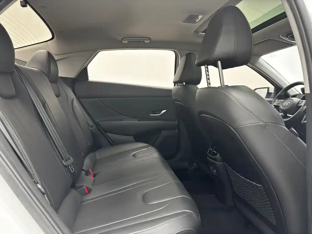 Hyundai Elantra — миниатюра 21