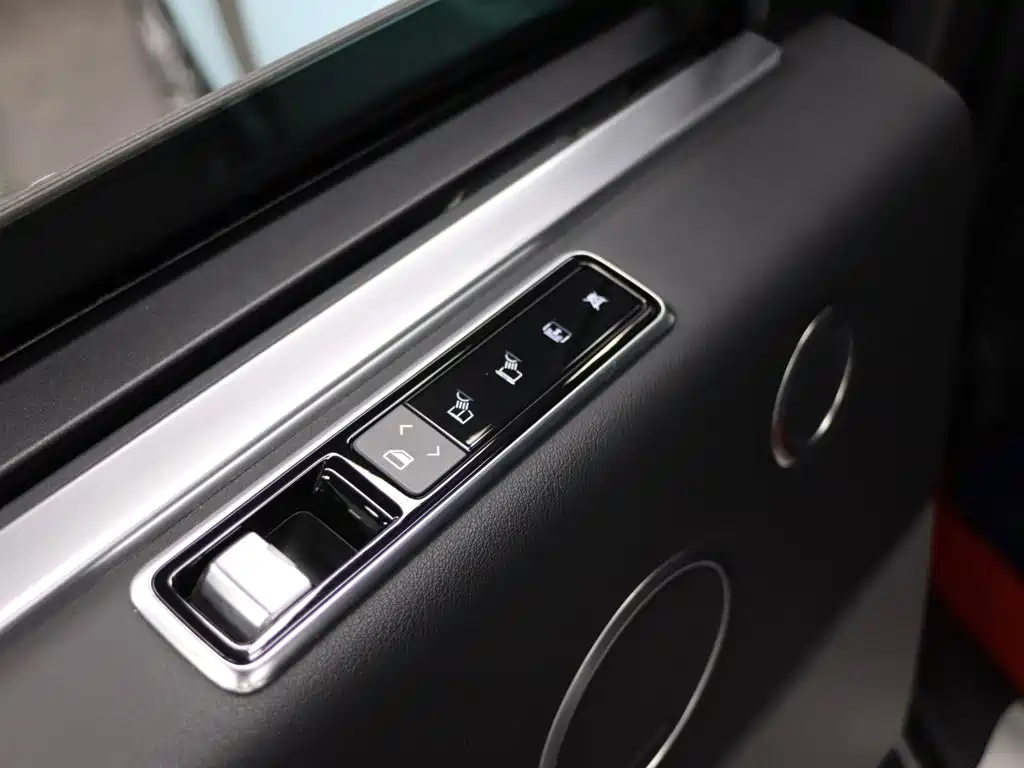 Land Rover Range Rover — миниатюра 27