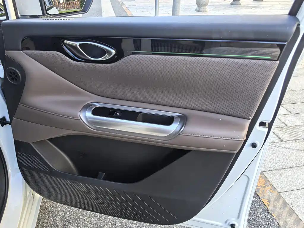 GAC Motor Trumpchi E8 PHEV — миниатюра 9