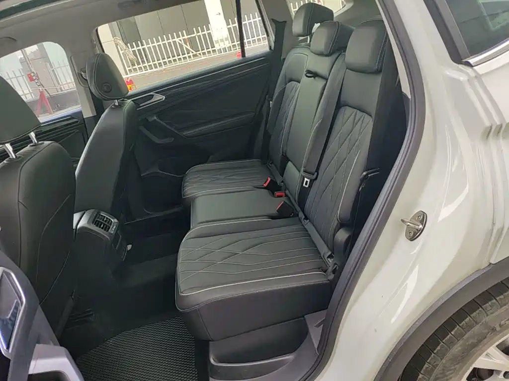 Volkswagen Tiguan L — миниатюра 17