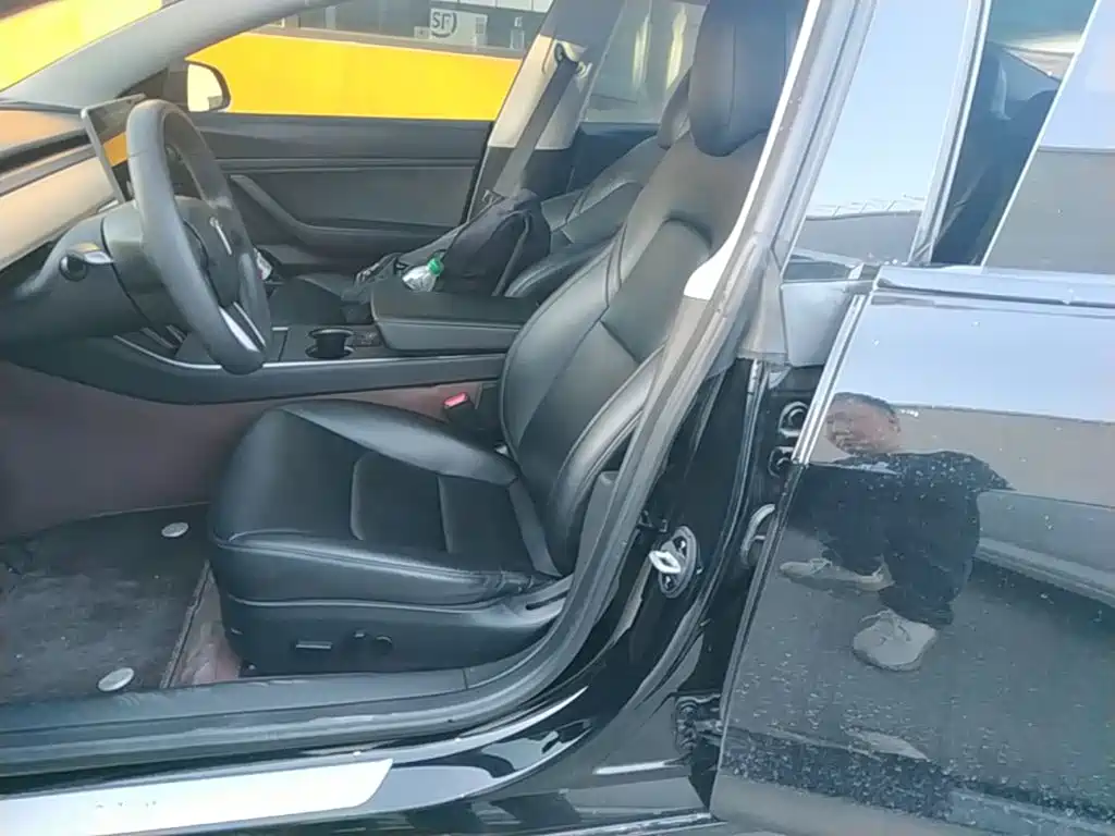 Tesla Model 3 — миниатюра 15