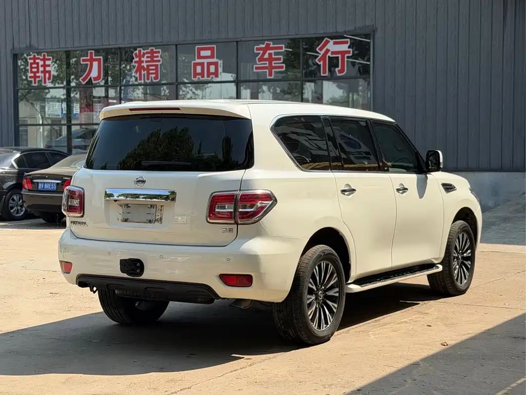Nissan Patrol — миниатюра 7