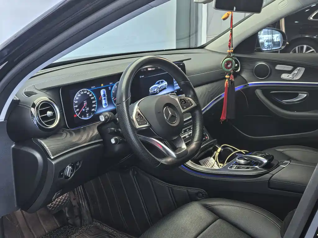 Mercedes-Benz E-Class — миниатюра 12