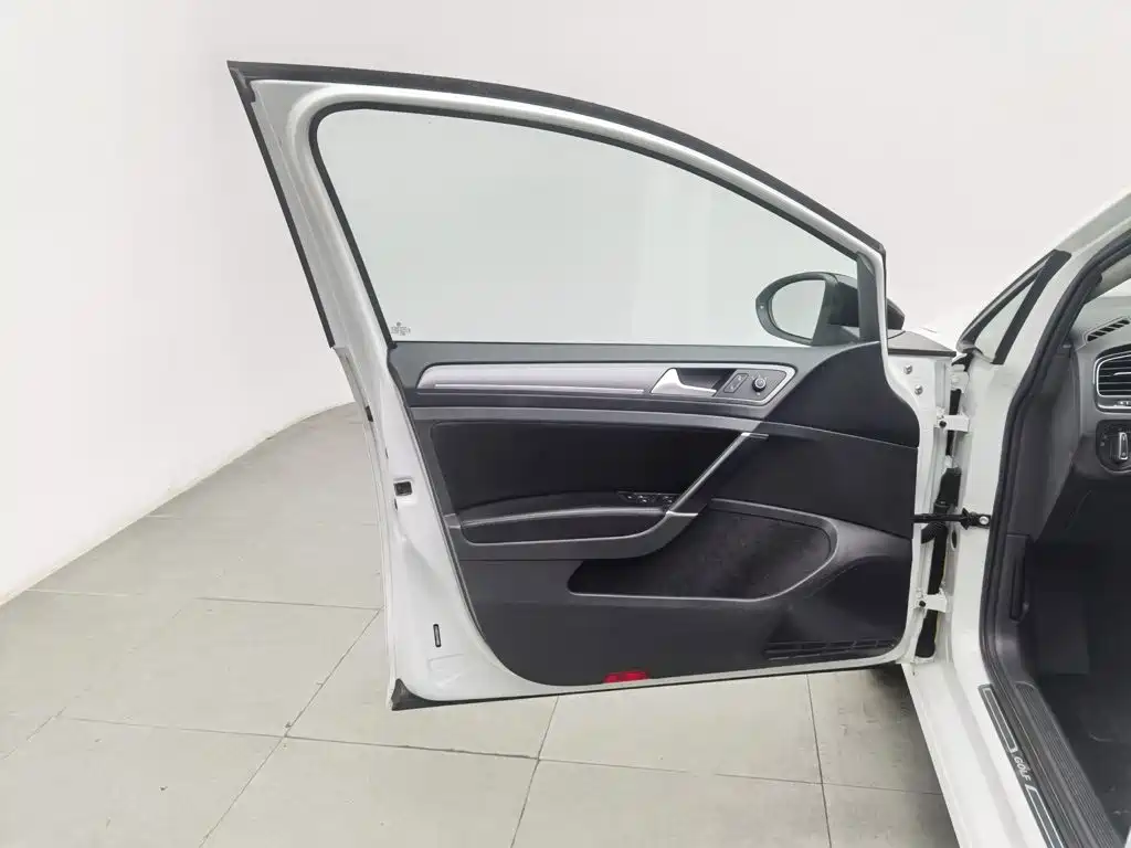 Volkswagen Golf — миниатюра 8