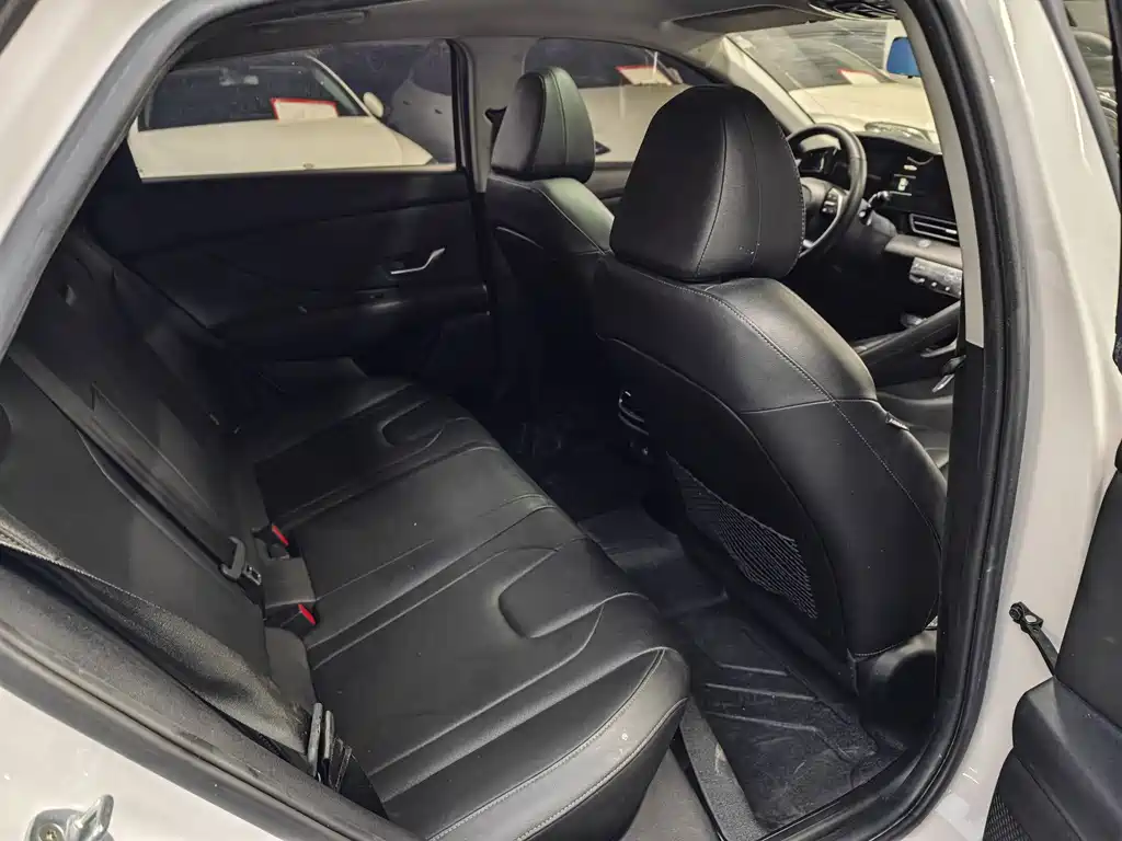 Hyundai Elantra — миниатюра 11