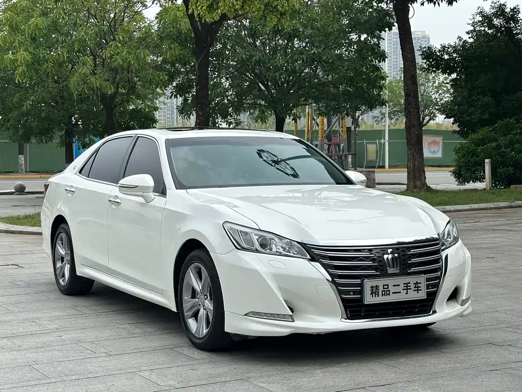 Toyota Crown 2015 2.0T Fashion
