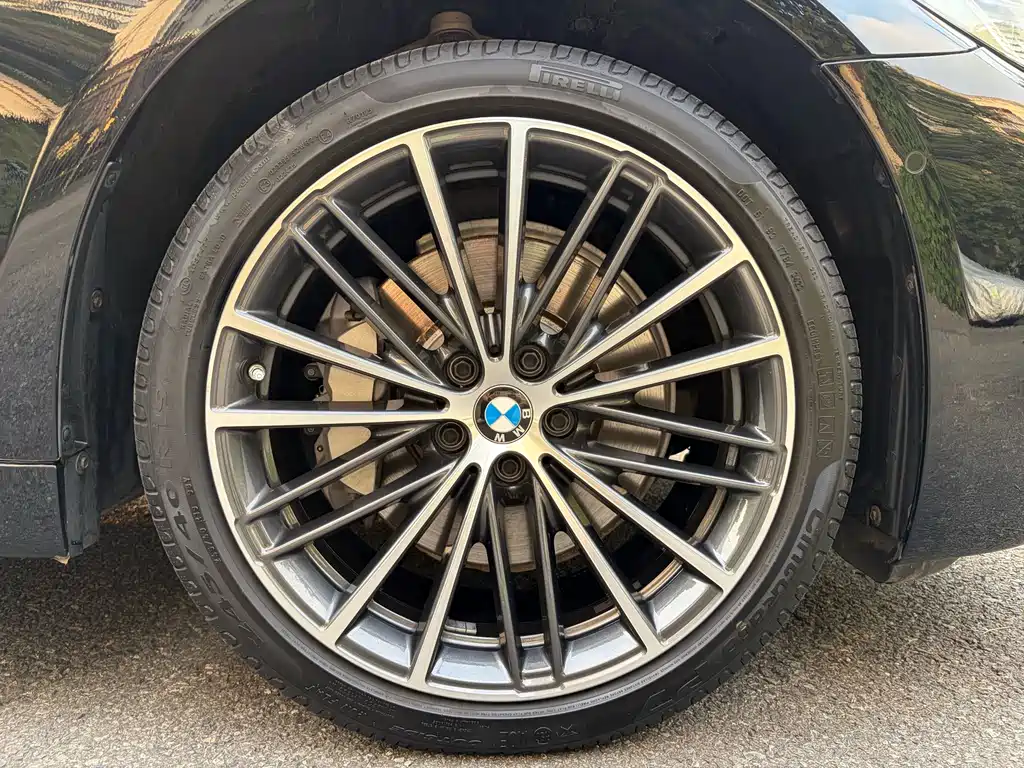BMW 5 Series — миниатюра 16