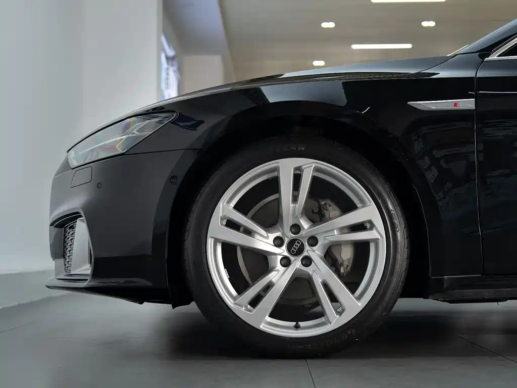 Audi A7L 2024 45TFSI quattro S-line