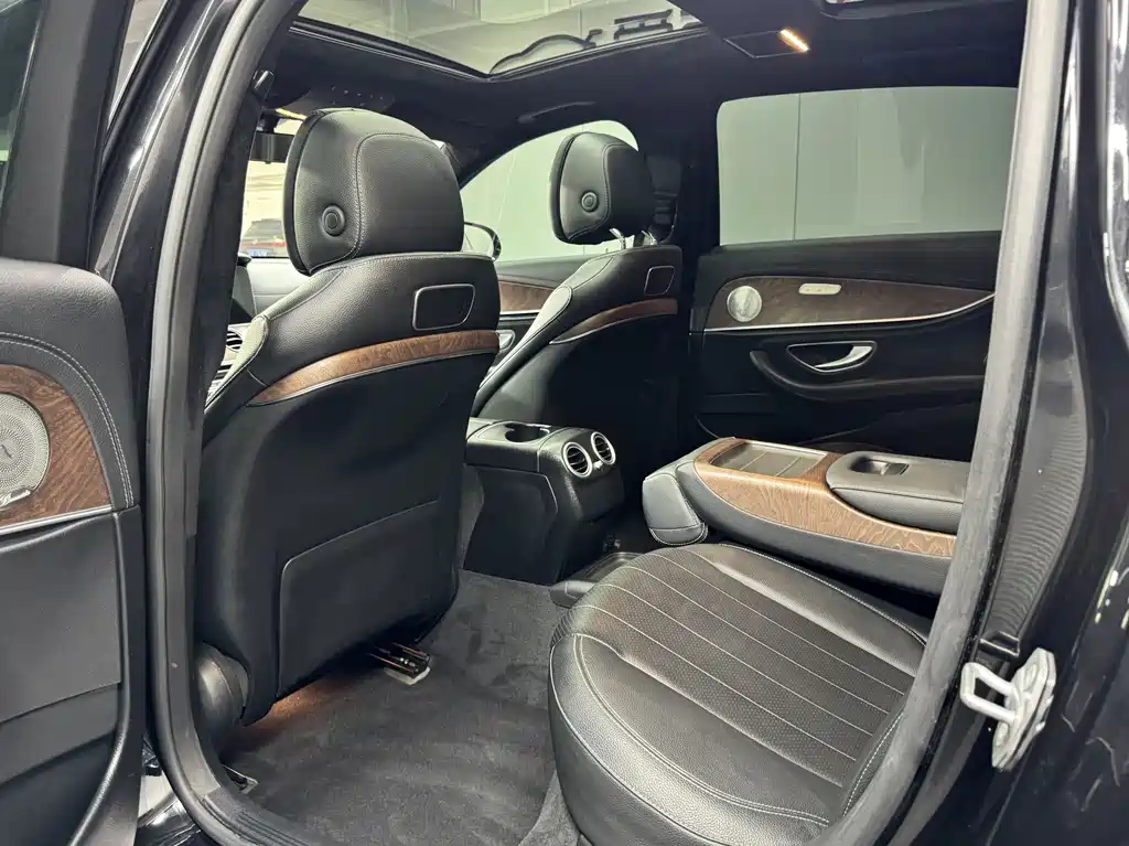 Mercedes-Benz E-Class — миниатюра 12