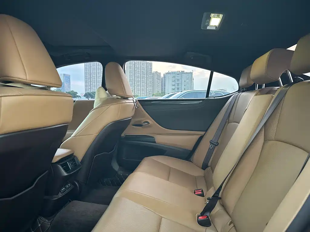 Lexus ES — миниатюра 8