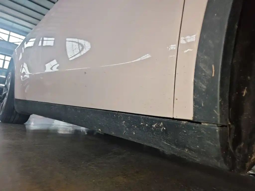 Tesla Model Y — миниатюра 21