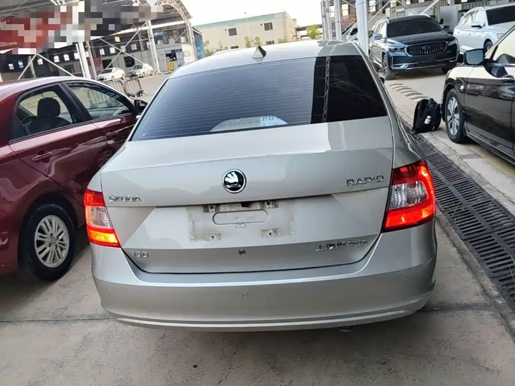 Skoda Rapid — миниатюра 6