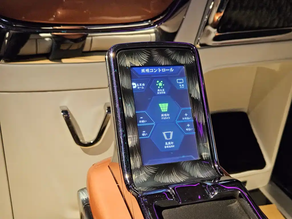 Toyota Alphard — миниатюра 16
