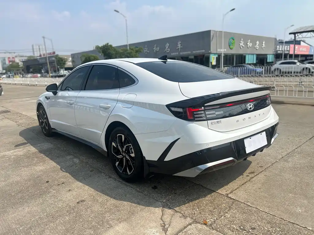 Hyundai Sonata — миниатюра 8