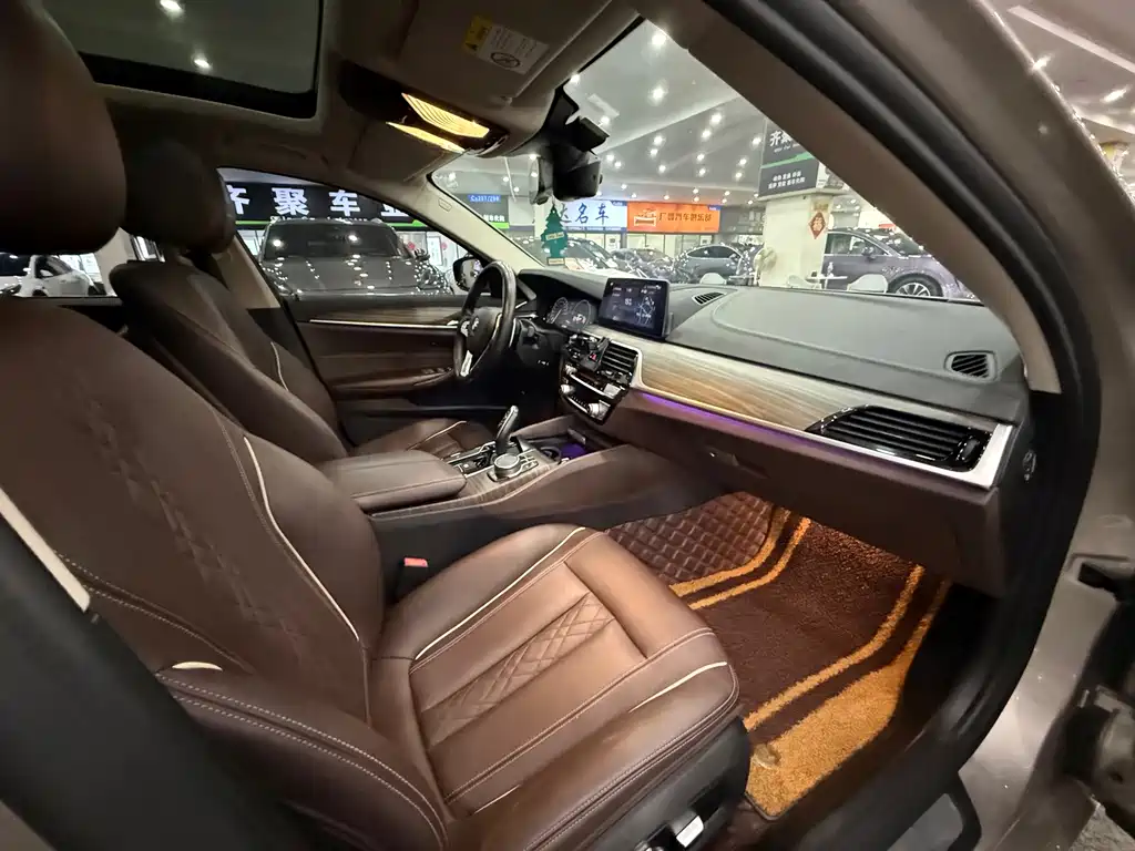 BMW 5 Series — миниатюра 12