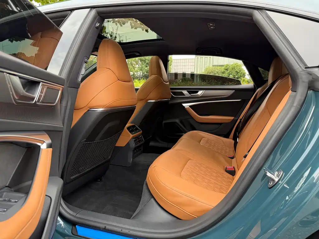 Audi A7L — миниатюра 9