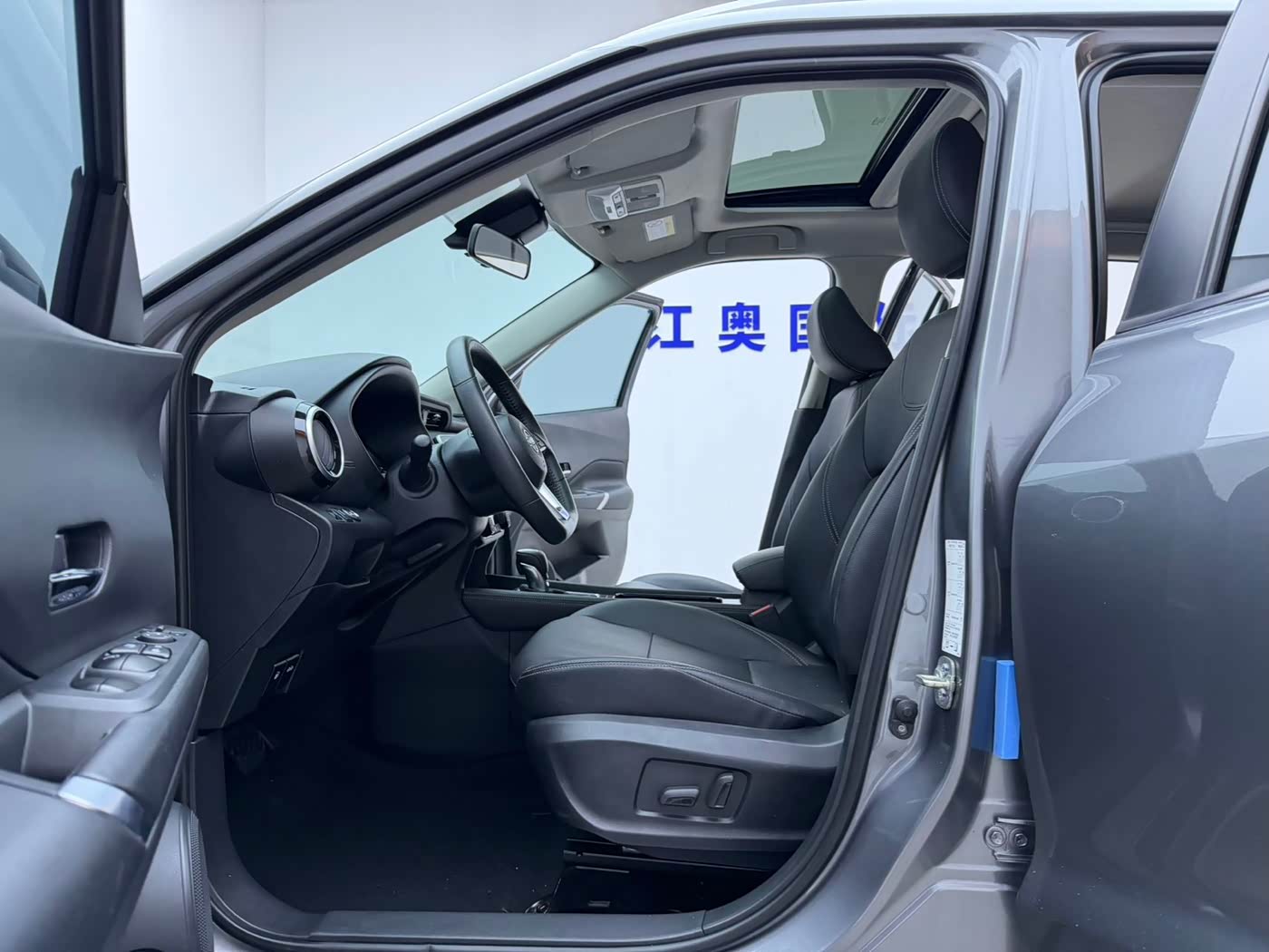 Nissan Kicks 1.5 л 2023 г. Серебристо-серый, пробег 19000 км