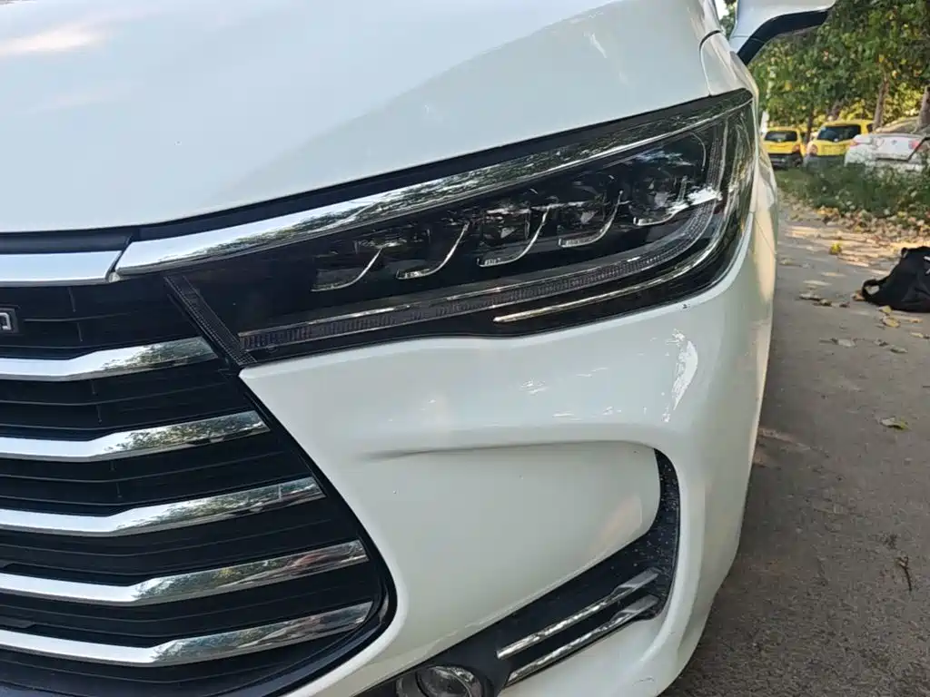 BYD MAX — миниатюра 24
