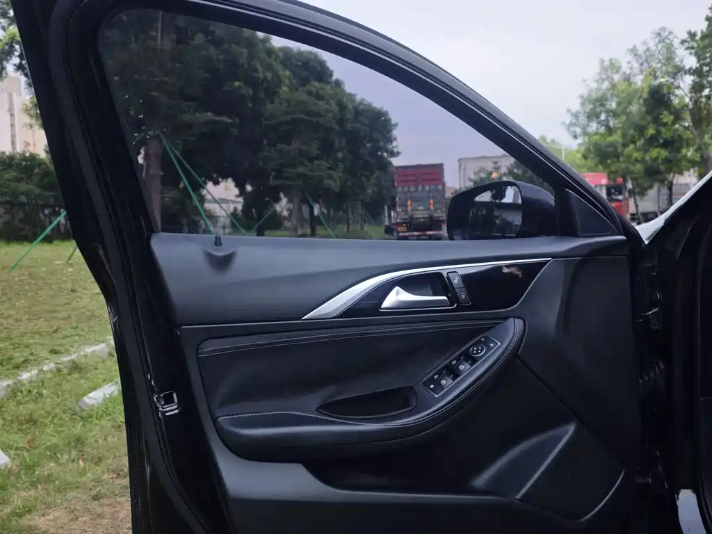 Infiniti QX30 — миниатюра 11