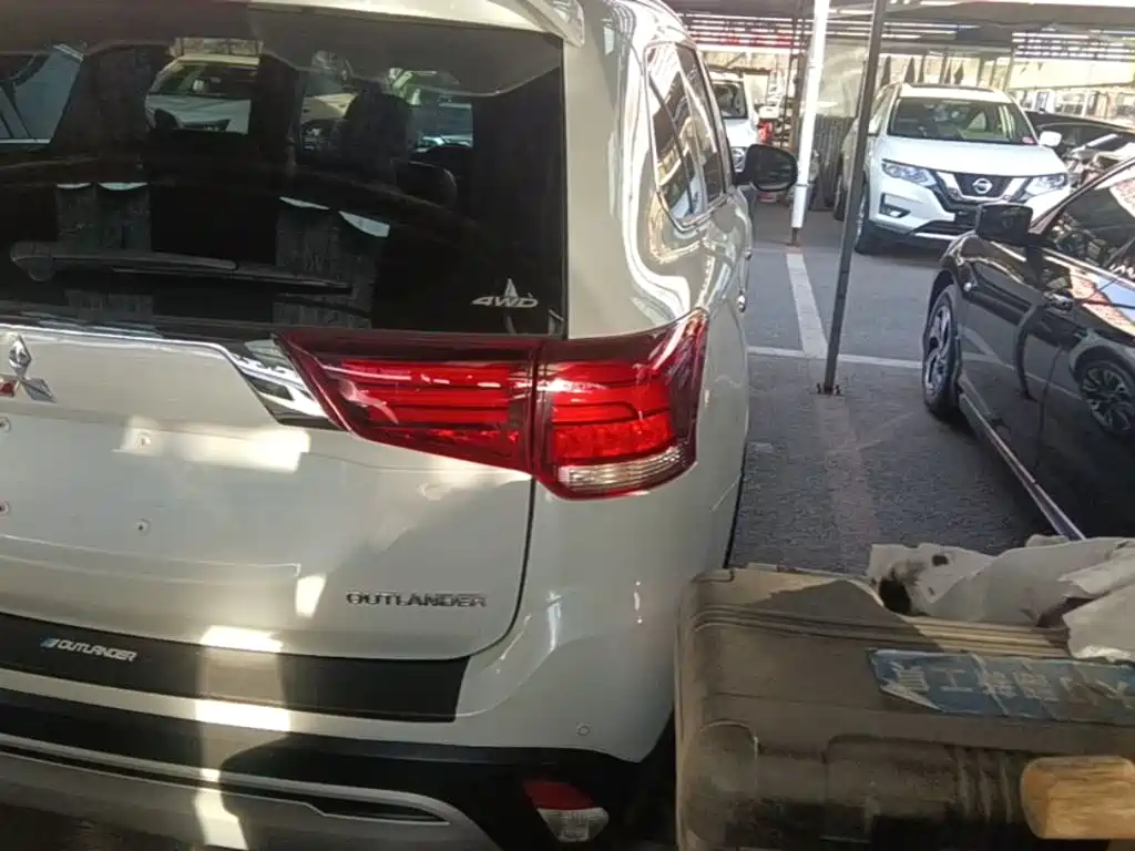 Mitsubishi Outlander — миниатюра 8
