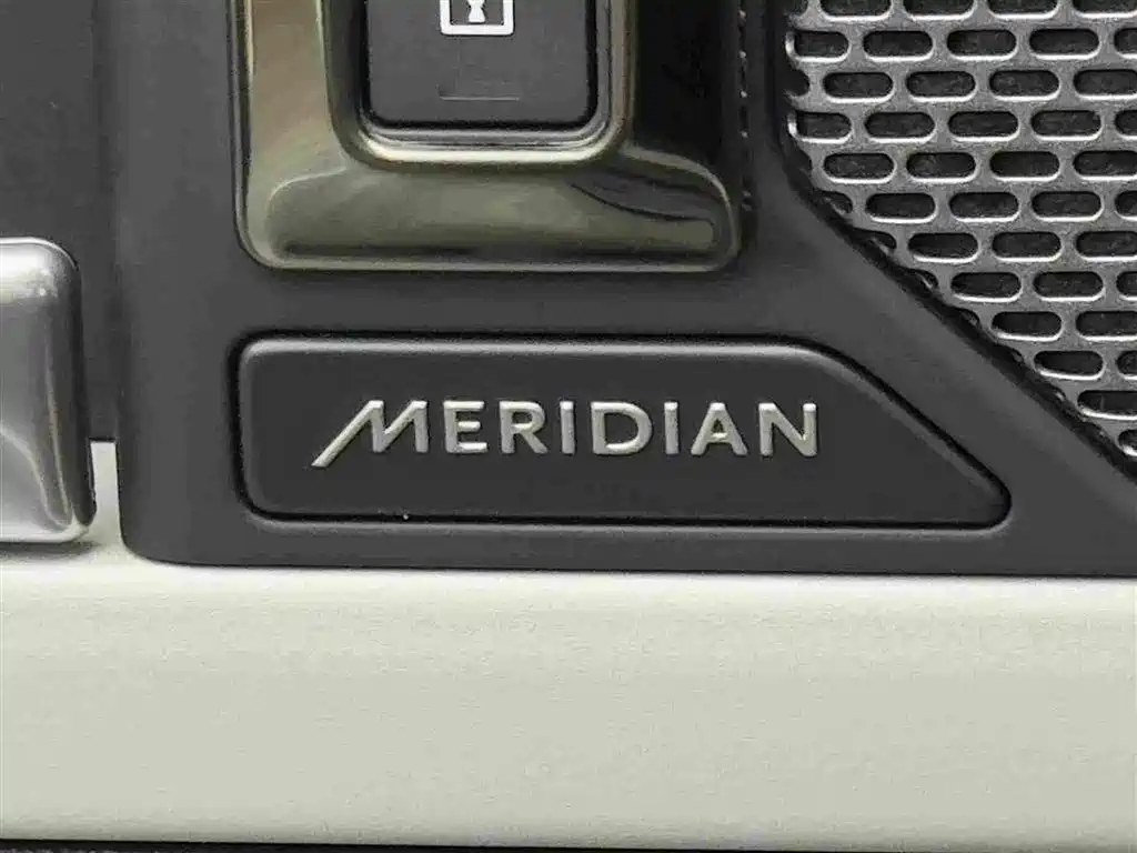 Land Rover Defender — миниатюра 15