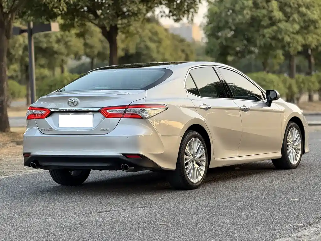 Toyota Camry — миниатюра 4
