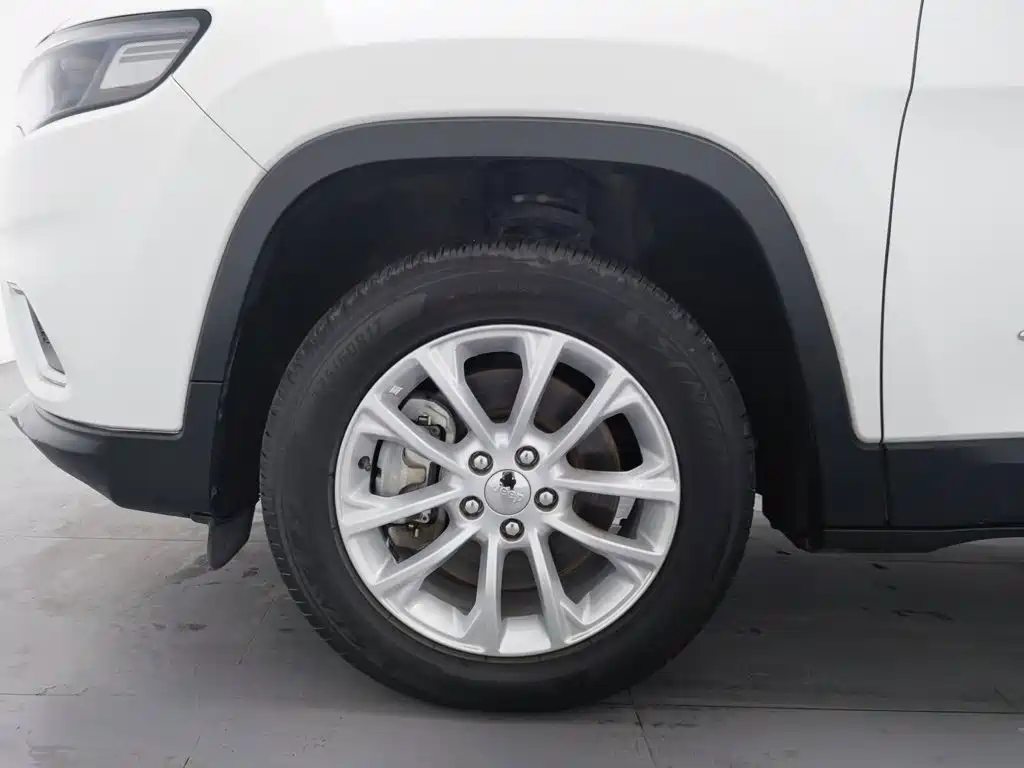 Jeep Cherokee — миниатюра 17