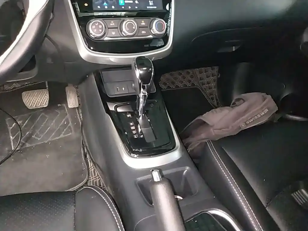 Nissan Tiida — миниатюра 14