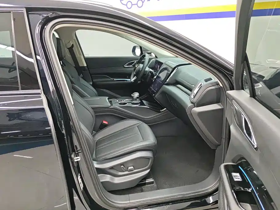 Hongqi Hongqi HS3 PHEV — миниатюра 8