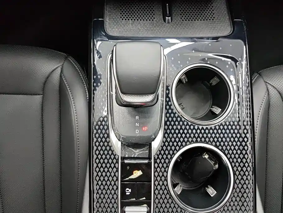 Hongqi Hongqi HS3 PHEV — миниатюра 16
