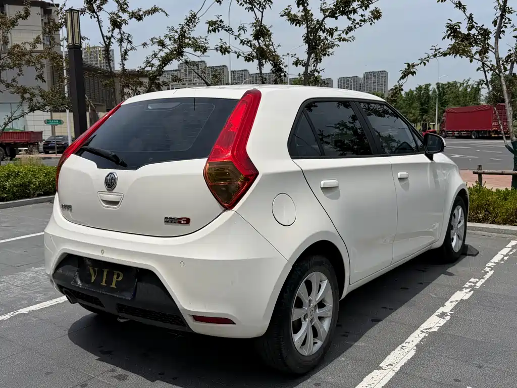 MG 3 2013 1.5L AMT Elite