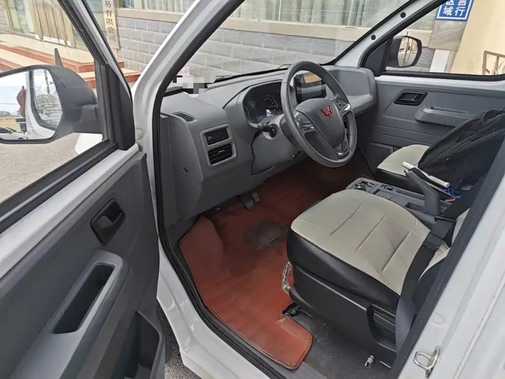 Wuling Yangguang — миниатюра 16