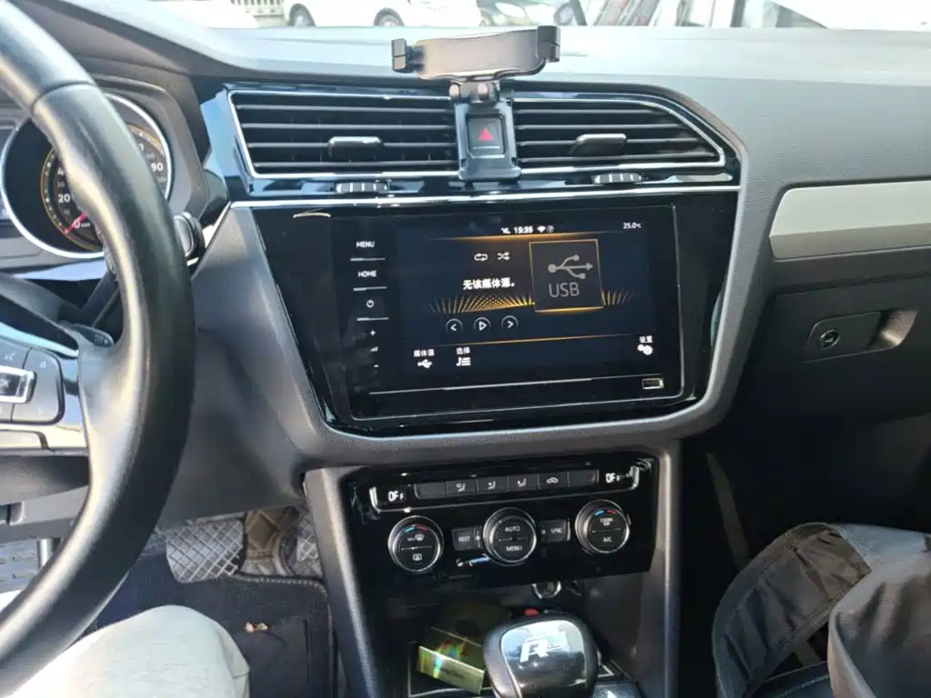 Volkswagen Tiguan L — миниатюра 13