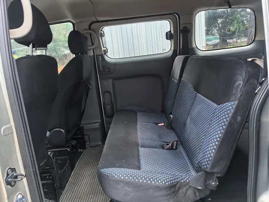 Nissan NV200 — миниатюра 8